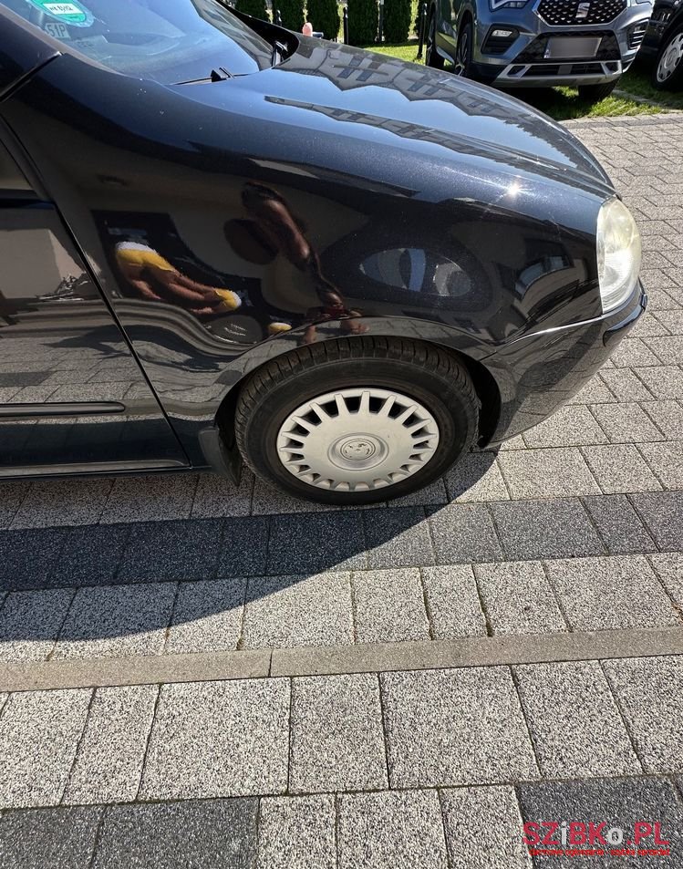 2005' Volkswagen Golf photo #3