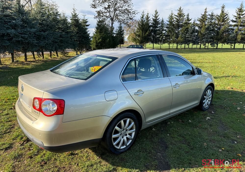 2006' Volkswagen Jetta 2.0 Fsi Comfortline photo #2
