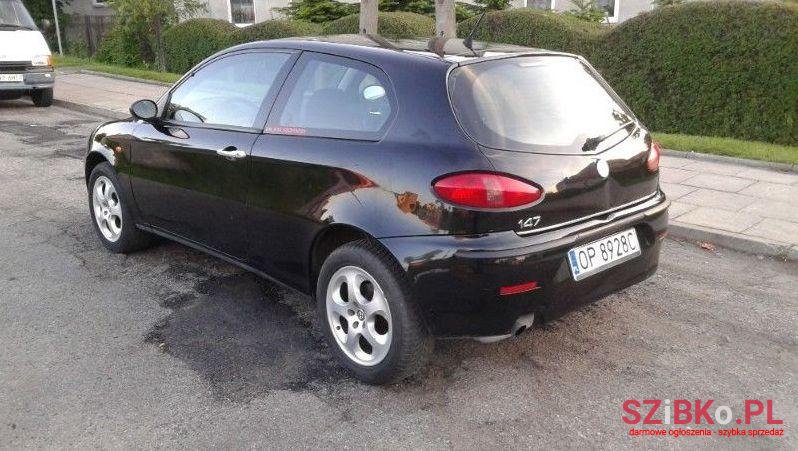 2004' Alfa Romeo 147 photo #2