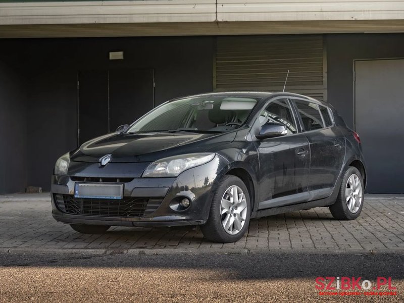 2011' Renault Megane photo #1