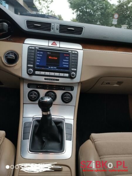 2007' Volkswagen Passat photo #3