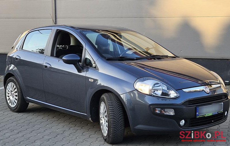 2010' Fiat Punto Evo photo #1