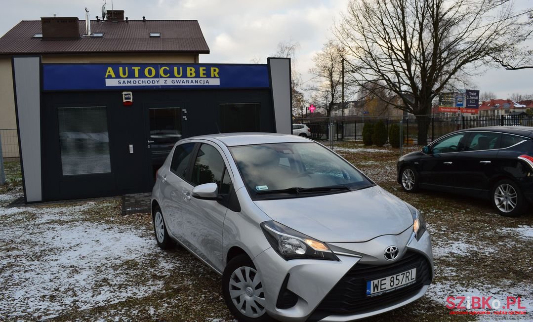 2017' Toyota Yaris photo #2