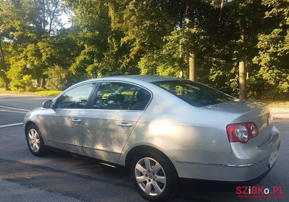 2005' Volkswagen Passat photo #5