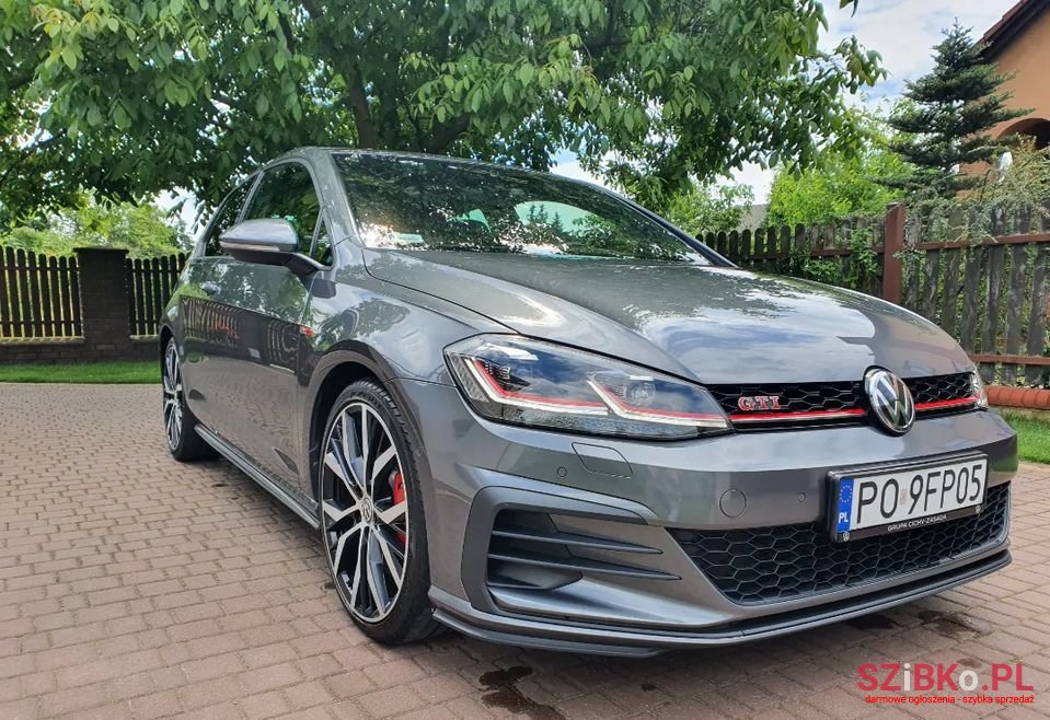 2018' Volkswagen Golf photo #2