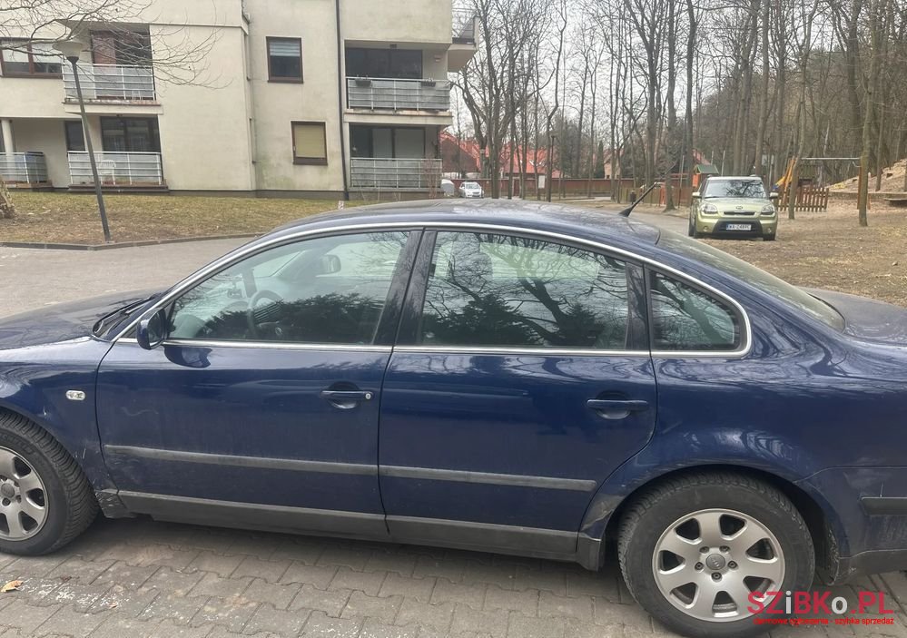 2001' Volkswagen Passat photo #2