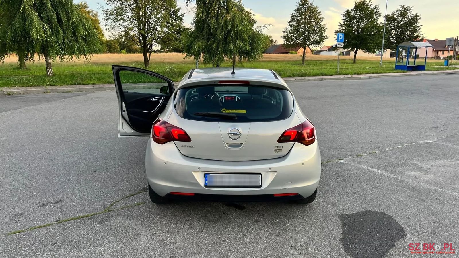 2010' Opel Astra photo #6