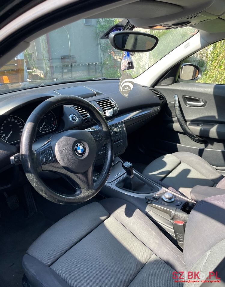 2006' BMW 1 Series 120I photo #6