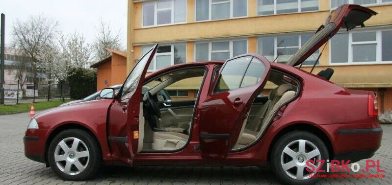 2007' Skoda Octavia photo #1