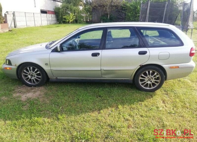 2003' Volvo V40 photo #1