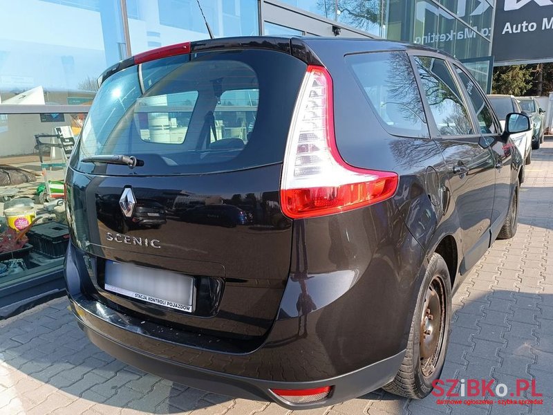 2010' Renault Grand Scenic photo #2