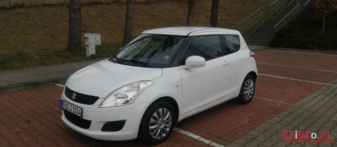 2011' Suzuki Swift photo #1