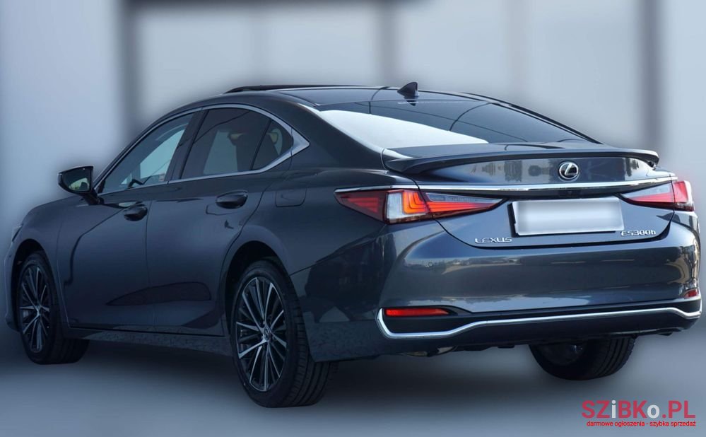 2024' Lexus ES photo #5