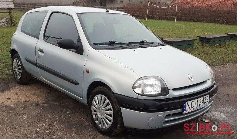 2002' Renault Clio photo #1