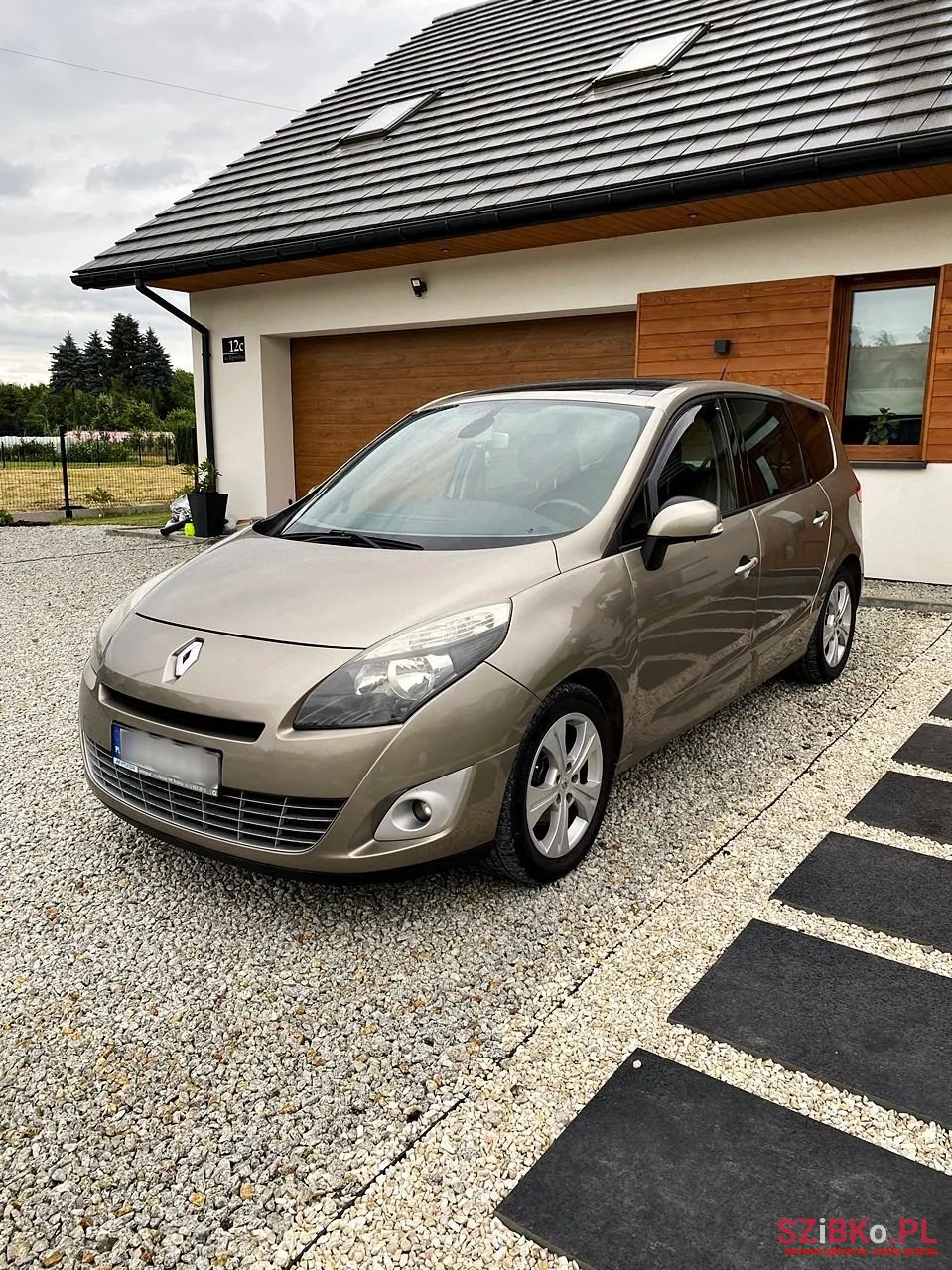 2009' Renault Scenic photo #2