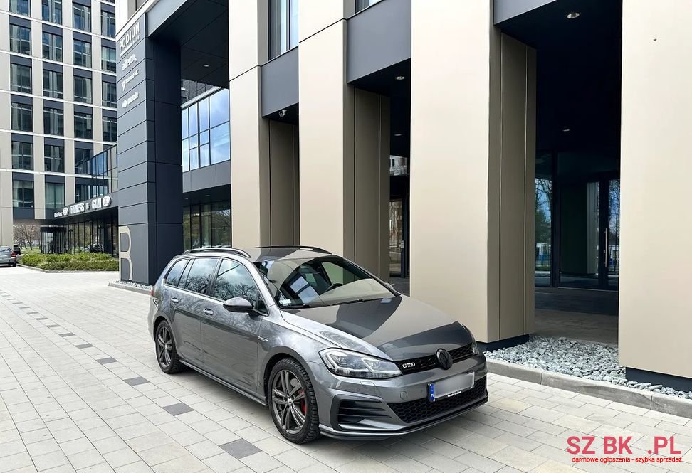 2017' Volkswagen Golf photo #1