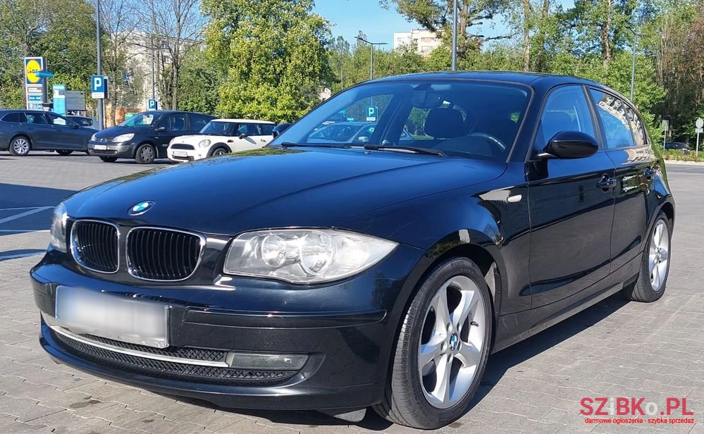 2009' BMW 1 Series 116I photo #1