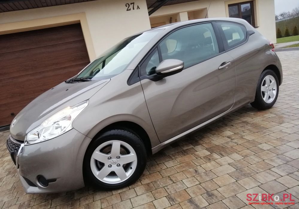 2013' Peugeot 208 photo #6