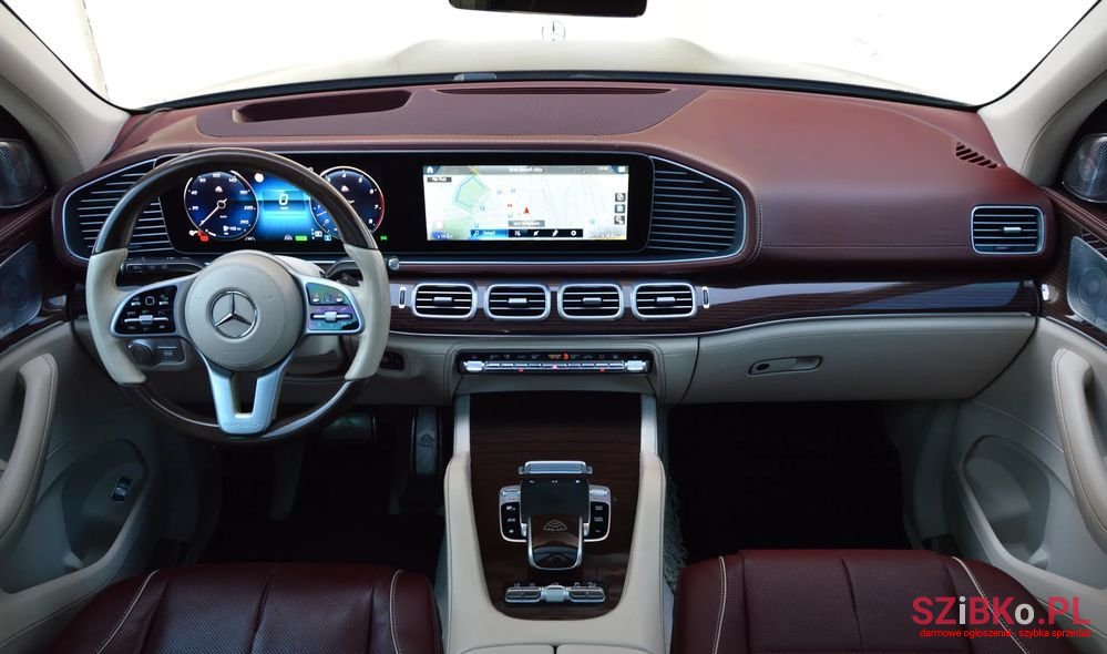 2020' Mercedes-Benz Maybach GLS photo #3