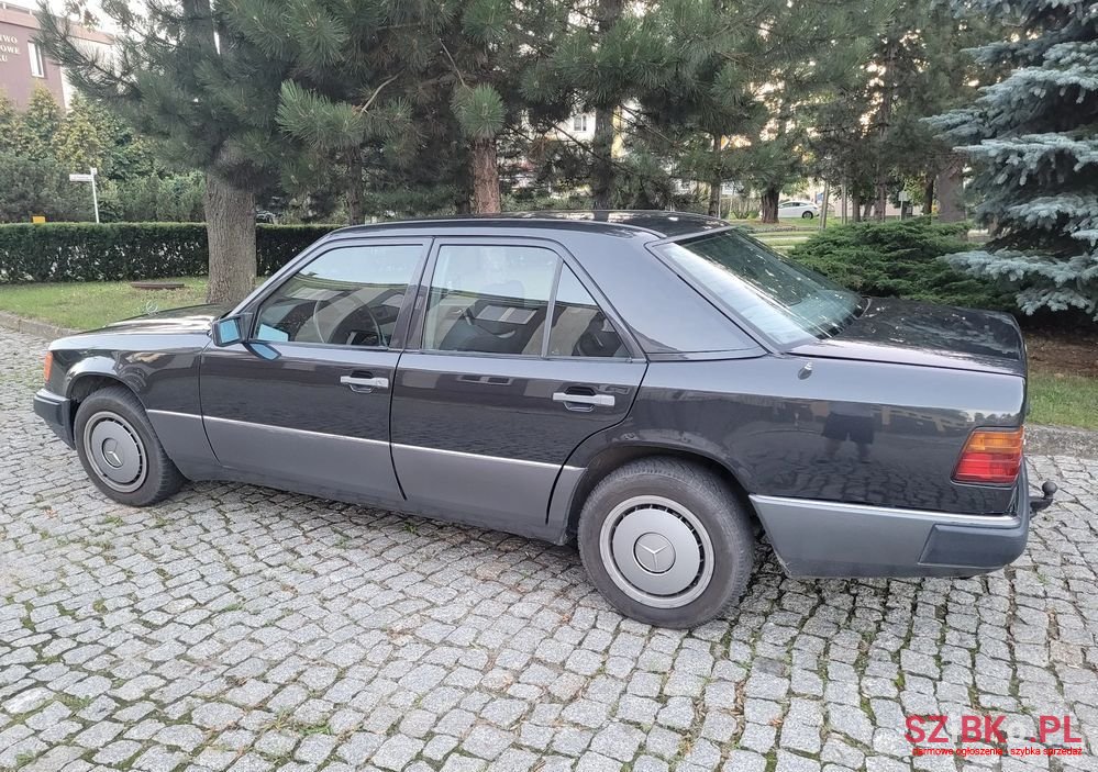 1989' Mercedes-Benz W124 photo #4