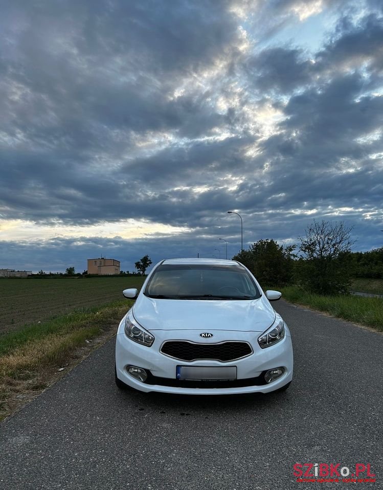 2013' Kia Ceed photo #2