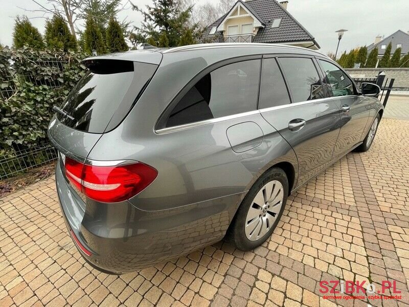2017' Mercedes-Benz Klasa E photo #3