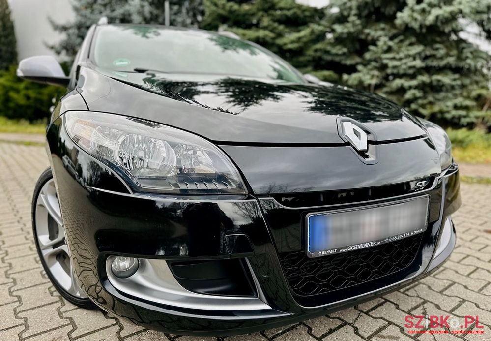 2011' Renault Megane photo #1