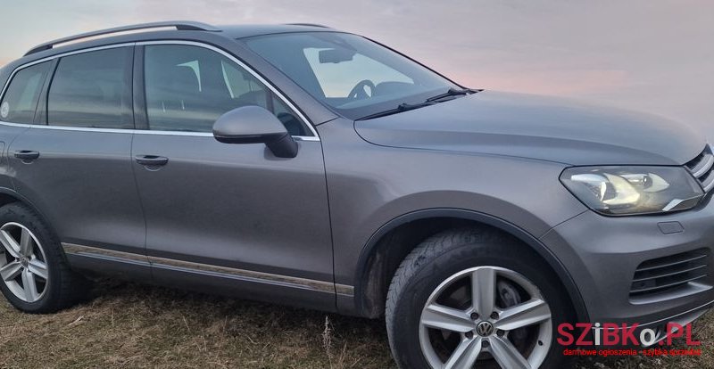 2010' Volkswagen Touareg photo #5