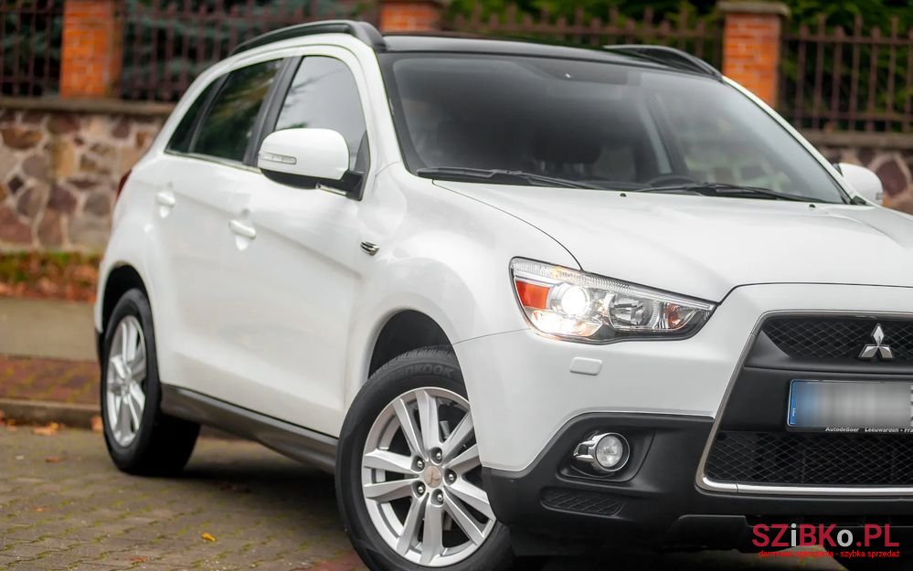 2011' Mitsubishi ASX photo #2