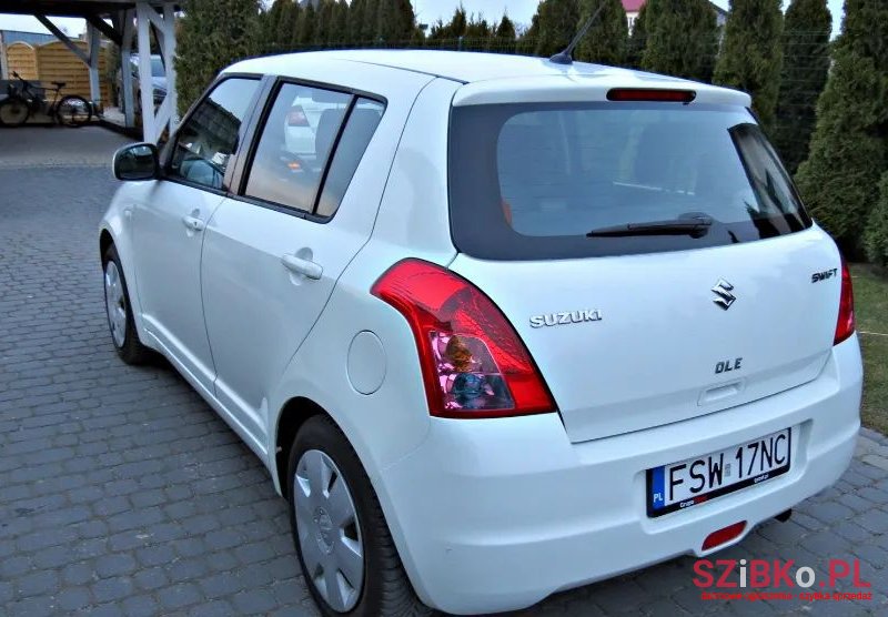 2009' Suzuki Swift photo #6