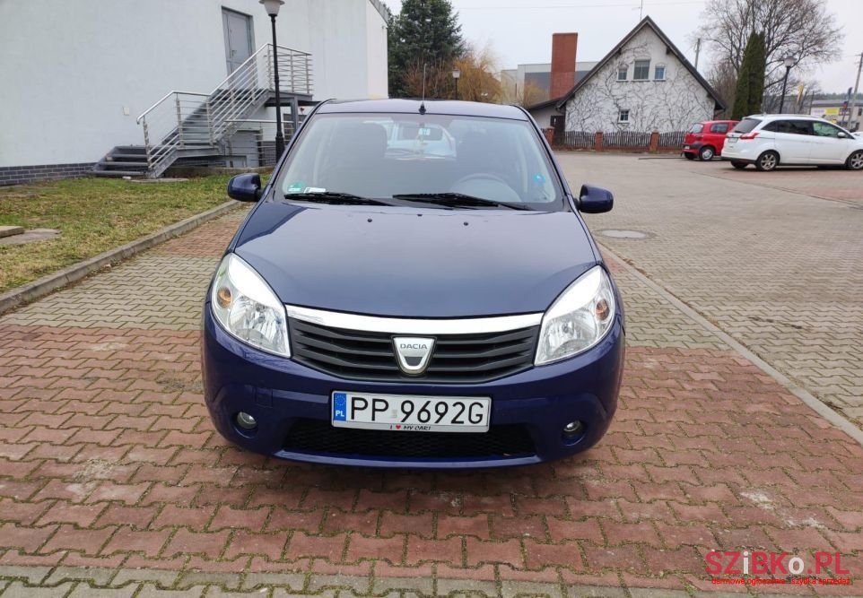 2009' Dacia Sandero photo #3