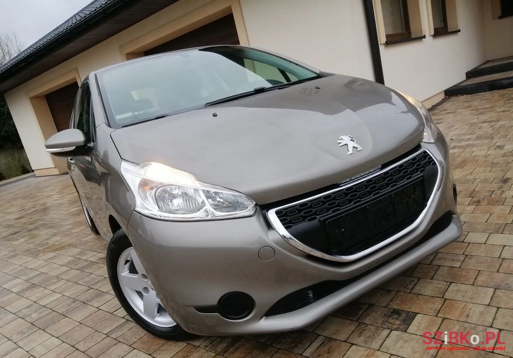 2013' Peugeot 208 photo #2