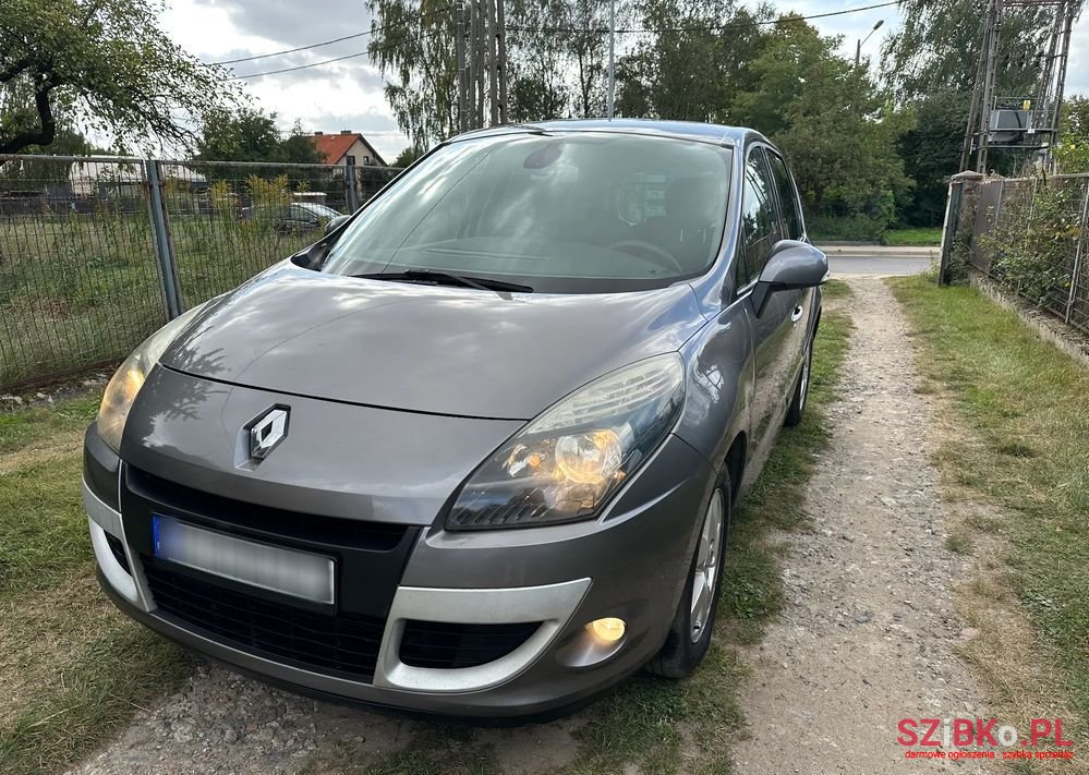 2010' Renault Scenic photo #1