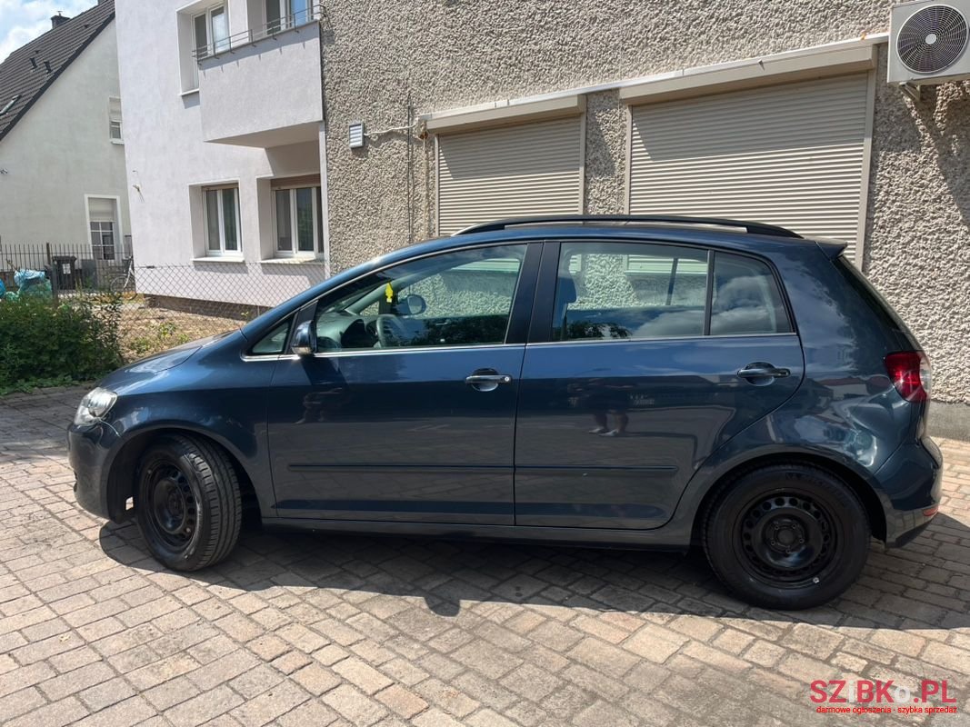 2009' Volkswagen Golf Plus photo #3