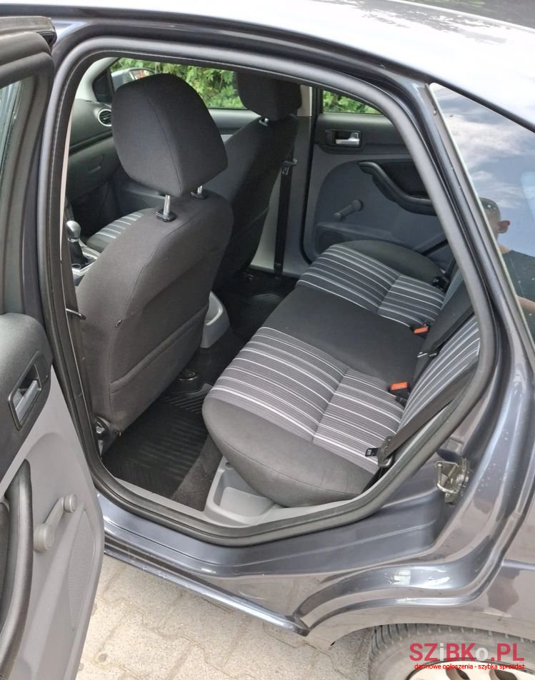 2011' Ford Focus photo #6