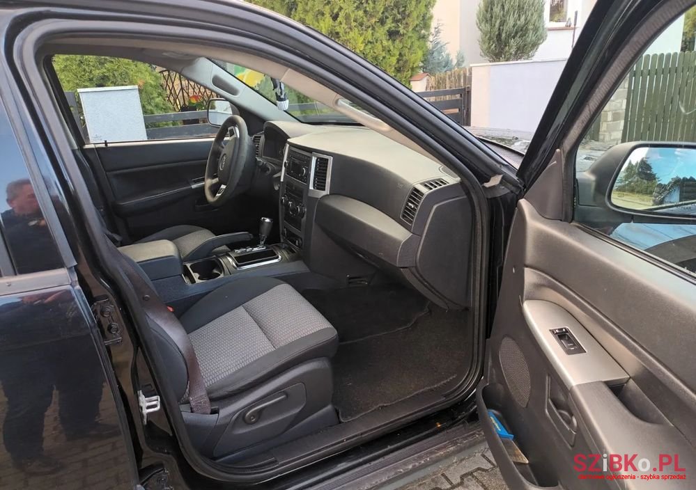 2008' Jeep Grand Cherokee Gr 3.7 4X2 Laredo photo #3