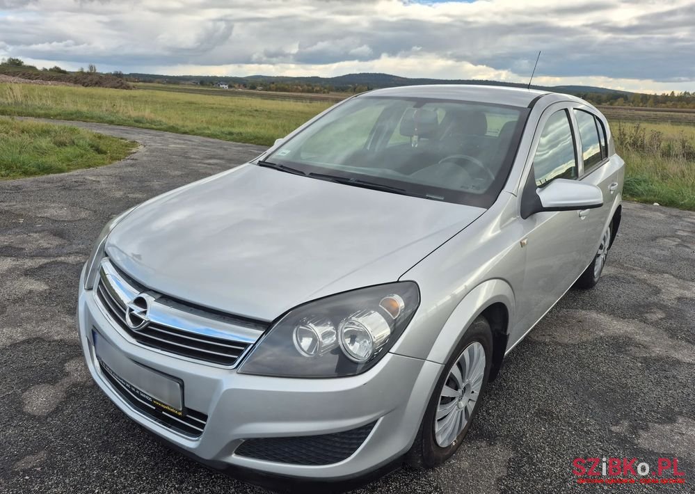 2012' Opel Astra 1.6 photo #2