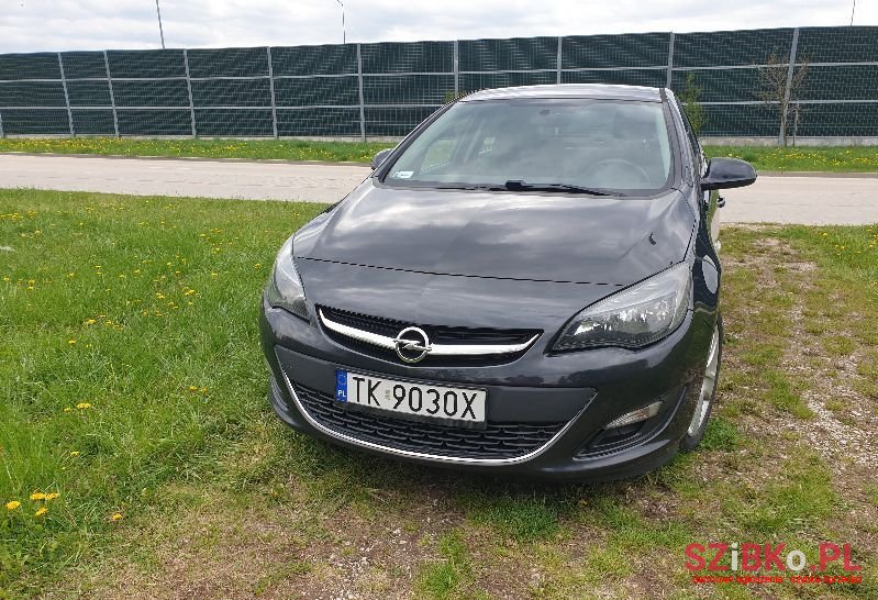 2014' Opel Astra photo #3