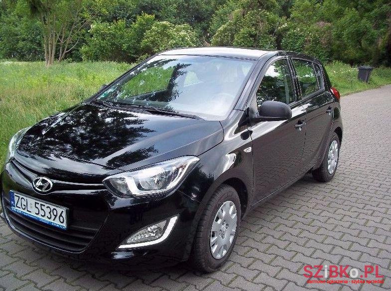 2014' Hyundai i 20 photo #1