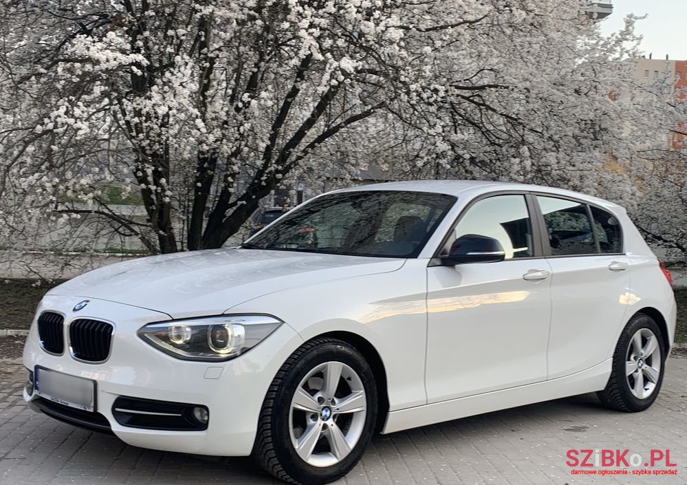 2012' BMW 1 Series 116I Sport Line photo #1