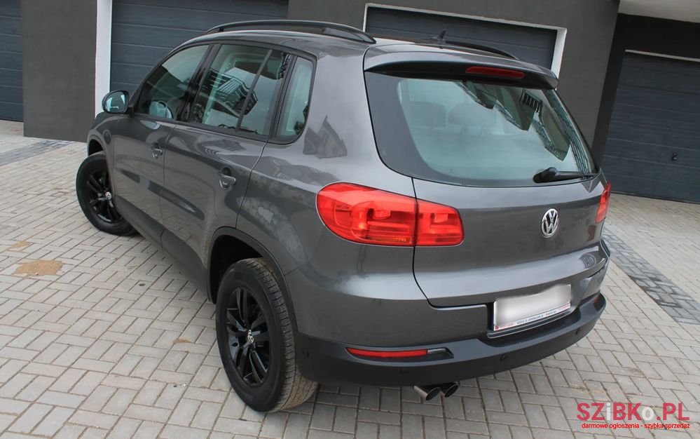 2011' Volkswagen Tiguan photo #4