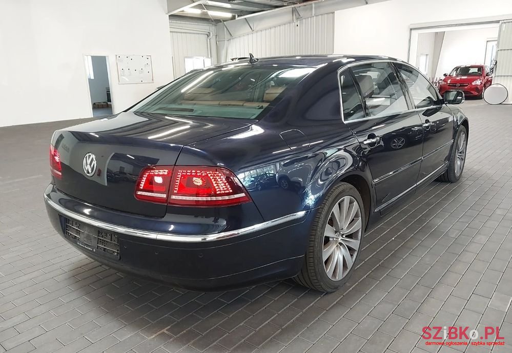 2015' Volkswagen Phaeton photo #4