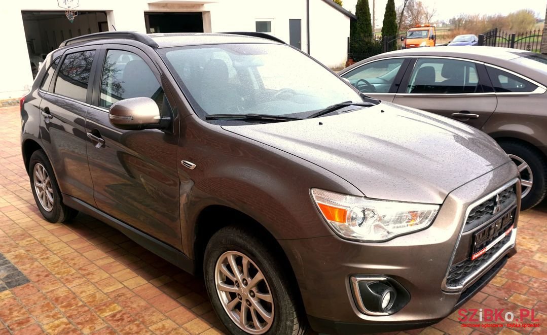 2015' Mitsubishi ASX photo #3