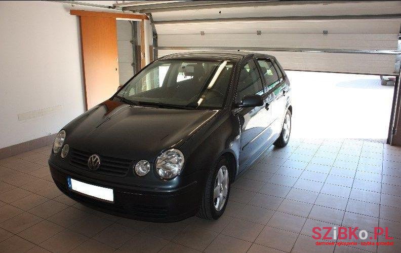 2004' Volkswagen Polo photo #1