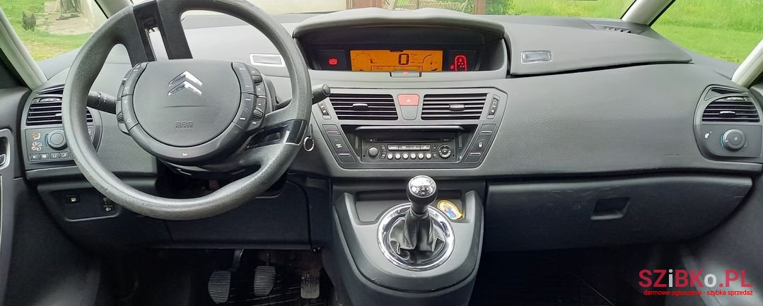 2011' Citroen C4 Picasso photo #4