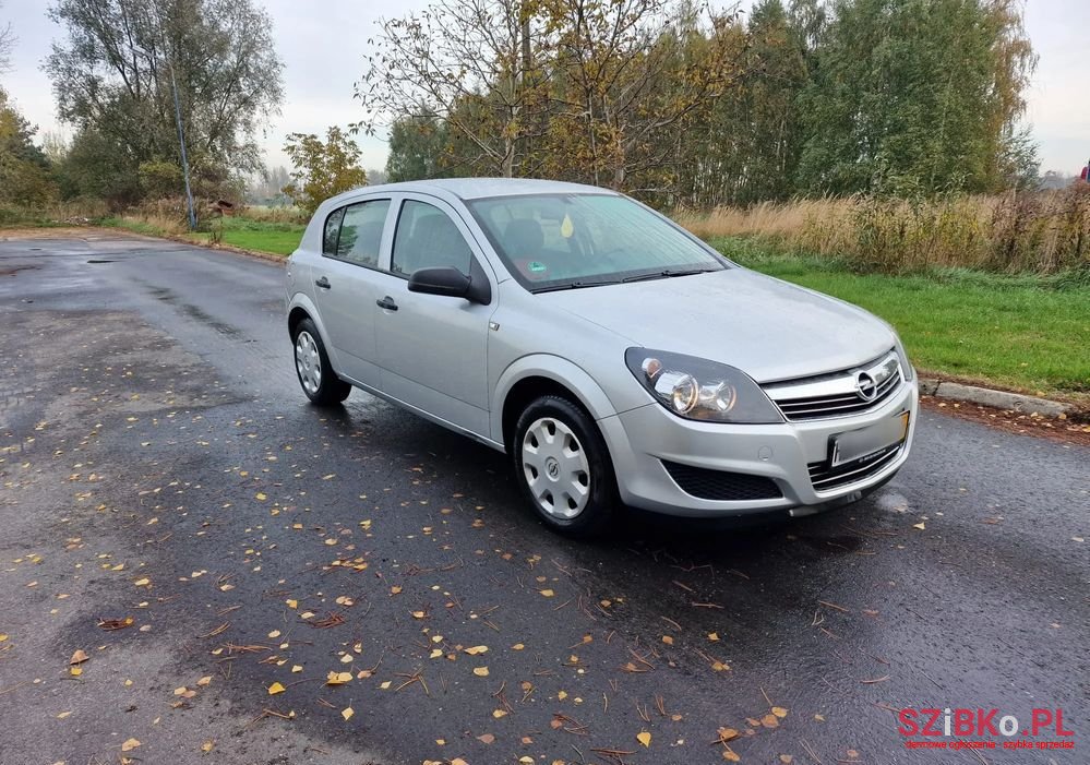 2009' Opel Astra 1.4 Edition photo #1