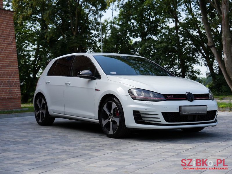 2015' Volkswagen Golf photo #4