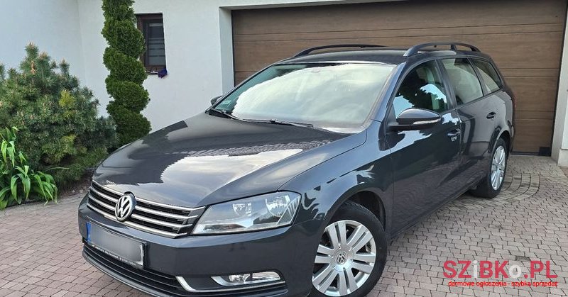 2011' Volkswagen Passat photo #2