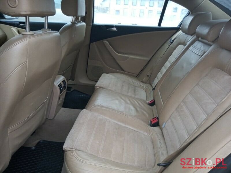 2005' Volkswagen Passat photo #6