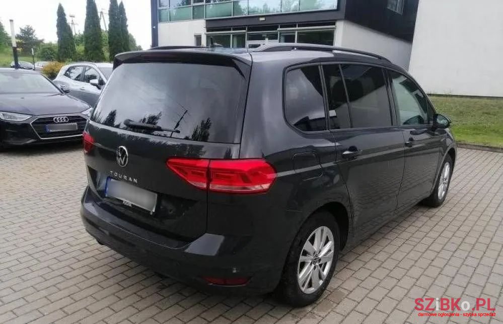 2022' Volkswagen Touran photo #4